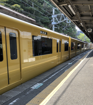 yellow train1
